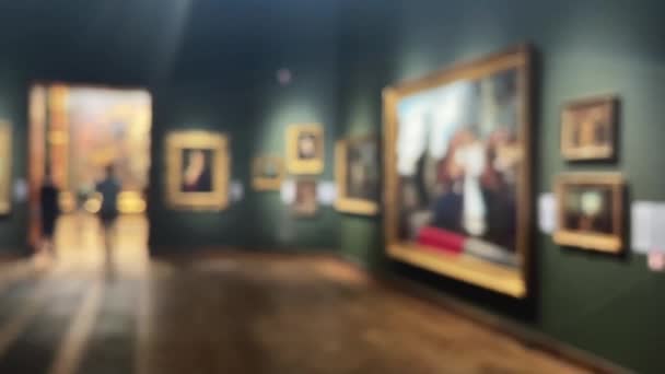 Размытый интерьер музейной галереи, история искусств и концепция культуры - Кадры, видео