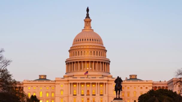 États-Unis Capitol Hill gros plan vue timelapse coucher de soleil à l'heure bleue à Washington DC - Séquence, vidéo