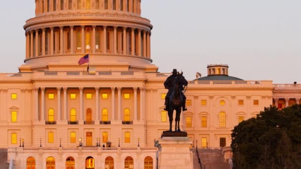 US Capitol Hill primer plano ver timelapse puesta del sol a la hora azul en Washington DC - Metraje, vídeo