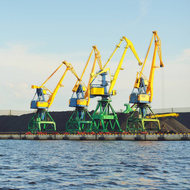 Modern coal terminal in Riga, Latvia. Cranes close-up. Baltic sea. Freight transportation, logistics, global communications, economy, business, industry, supply, special equipment - Foto, immagini