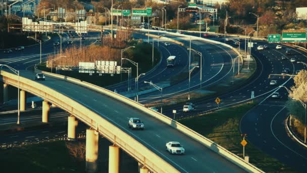Washington DC karayolu köprü trafiği ile dolu - Video, Çekim