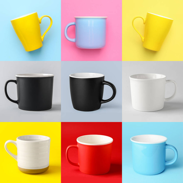 Набір з багатьох порожніх чашок на барвистому фоні. Макет для дизайну
 - Фото, зображення