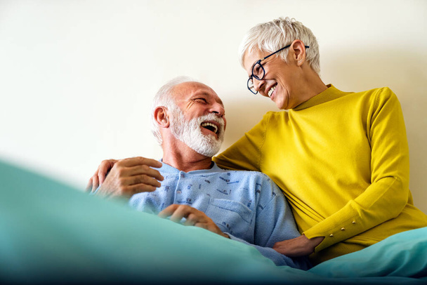 Mature couple in love. Happy senior woman visiting her husband in hospital ward. Healthcare people support concept - Fotoğraf, Görsel