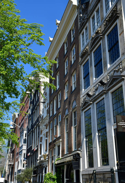 Amsterdam, Hollanda - 22 Mayıs 2022: Turistik şehir merkezi - Fotoğraf, Görsel