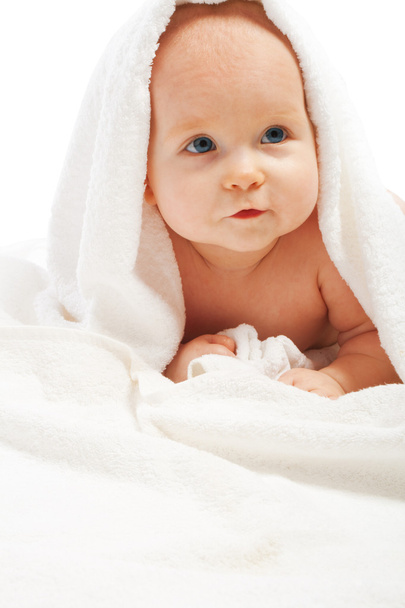 Baby under towel - 写真・画像