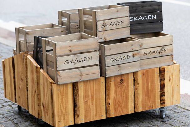 Skagen, Dinamarca Uma boutique vende caixas de madeira com o nome Skagen stenciled nelas. - Foto, Imagem