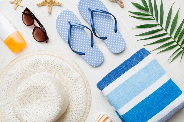 Summer vacation concept flat lay. beach accessories and towel top view. Space for text. travel concept. - Foto, Imagem