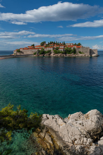 Montenegrino pittoresca isola di Santo Stefano nel Mare Adriatico - Foto, immagini
