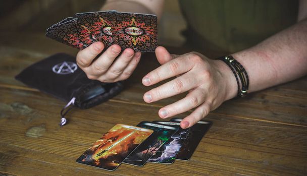  Tarotové karty vyprávějící, koncept předpovědi, slovanská magie. Evropa, Kyjev Ukrajina, 12. června: Illustrative Editorial     - Fotografie, Obrázek
