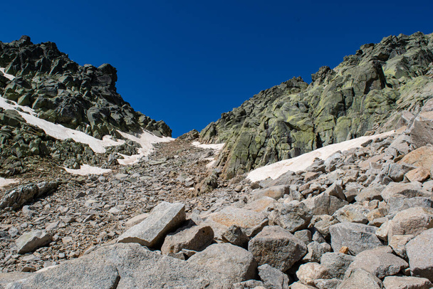 Rock and snow trail to climb Almanzor Peak - Valokuva, kuva