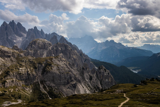 Mountain trail Tre Cime di Lavaredo in Dolomites - Φωτογραφία, εικόνα