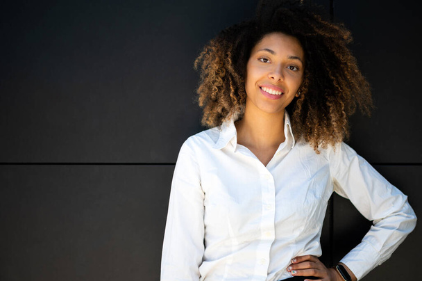 Confident young afro american female manager outdoor smiling - Foto, Imagen