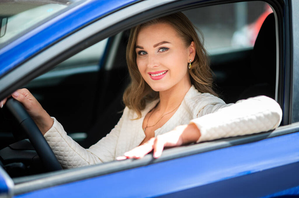 Young lady driving her car - Foto, Imagen
