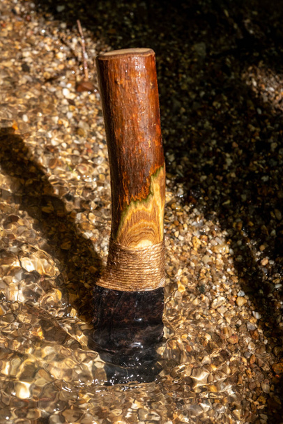 Первісний стиль ручний в'язаний кам'яний обсесидський ніж
 - Фото, зображення