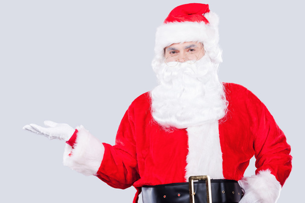 Santa Claus holding copy space - Valokuva, kuva