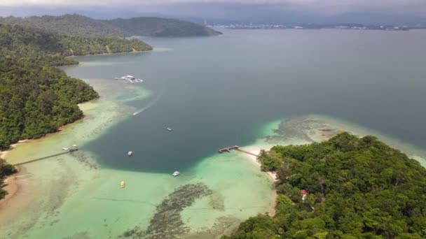 Krajobraz nadmorski na wyspach Manukan, Mamutik i Sapi, Kota Kinabalu, Sabah Malezja - Materiał filmowy, wideo