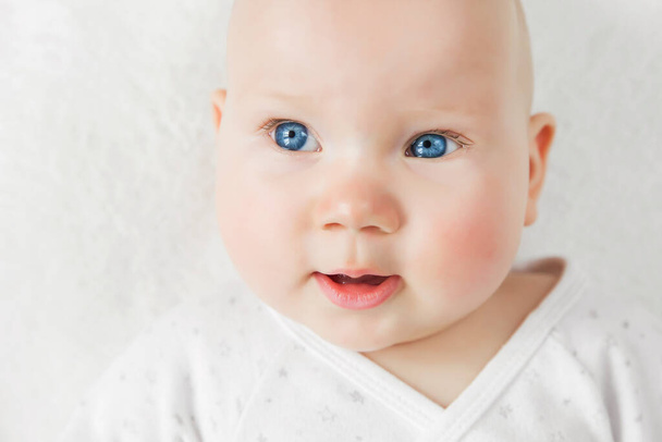 recém-nascido bocejos, Duas semanas de idade - Foto, Imagem