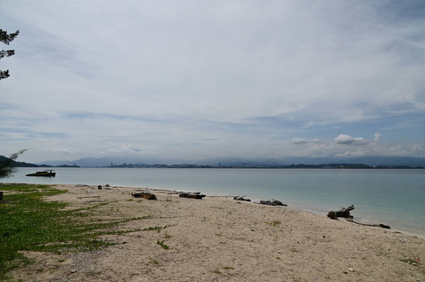 マヌカン島、マムティク島、サピ島の海辺の風景、コタキナバル島、サバ州マレーシア - 写真・画像