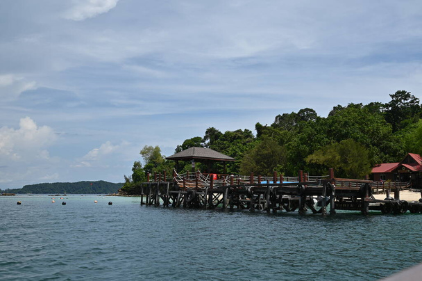 El paisaje junto a la playa dentro de las islas de Manukan, Mamutik y Sapi, Kota Kinabalu, Sabah Malasia - Foto, Imagen
