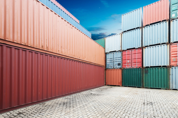 Stoh nákladní kontejnery v docích - Fotografie, Obrázek