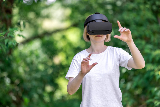 Smiling woman interacting with virtual reality - Photo, Image