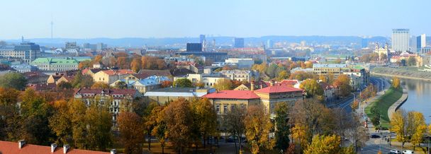 Vilnius herfst panorama van Gediminas kasteel toren - Foto, afbeelding