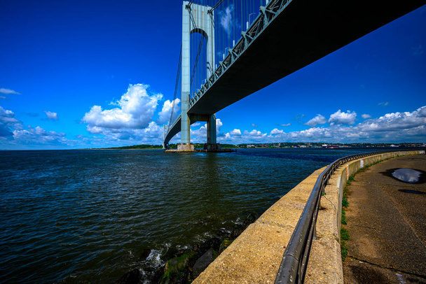 View on the Verrazzano-Narrows Bridge from the Bay Ridge Promenade, Brooklyn, NY, Yhdysvallat - Valokuva, kuva