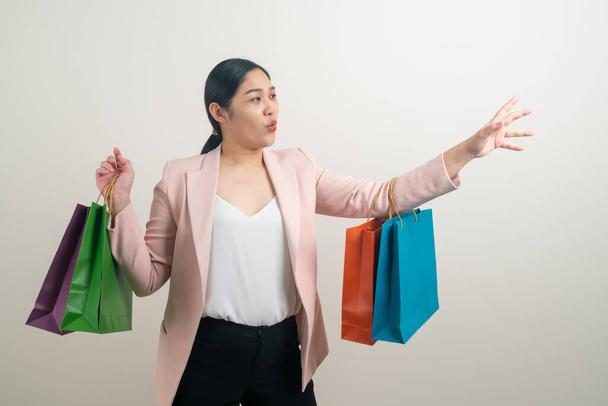Asian woman holding shopping bag on hand with white background - Valokuva, kuva