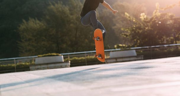 Asian skateboarder skateboarding in modern city - 写真・画像