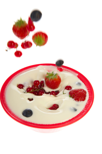 Fresh yogurt with falling fruit - Foto, Imagen