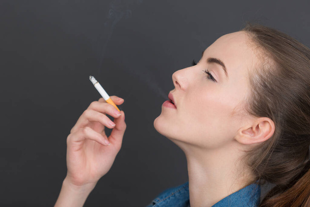 portrait of a girl puffing smoke - Valokuva, kuva