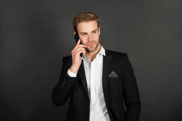 business negotiation of entrepreneur on smartphone on black background. - Foto, Bild
