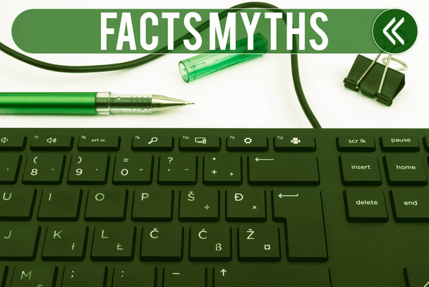 Konzeptionelle Bildunterschrift Fakten Mythen, Geschäftsidee Arbeit basiert auf Phantasie und nicht auf dem Unterschied im wirklichen Leben Computertastatur und Symbol.Informationsmedium für Kommunikation. - Foto, Bild