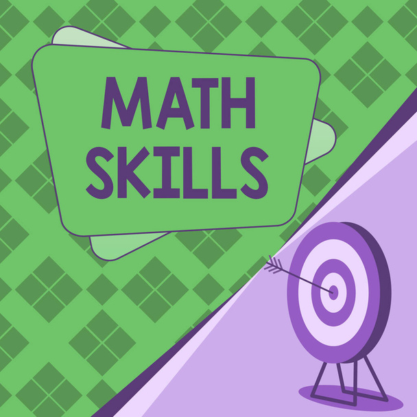 Käsin kirjoittaminen merkki Math Skills, Business yleiskatsaus alkaa oppia laskemaan numerot lisätä hajota käyttö yhtälö Target With Bullseye Edustava Onnistuneesti valmistunut projekti. - Valokuva, kuva