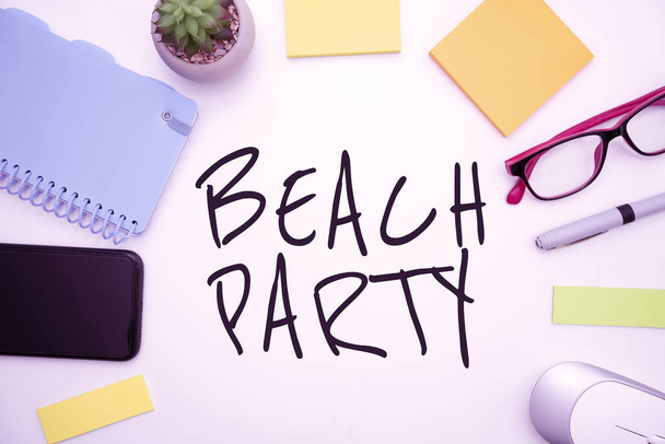 Cartel que muestra Beach Party, Palabra para el festival pequeño o grande celebrado en las orillas del mar generalmente usando bikini Flashy School Office Supplies, Enseñando Colecciones de Aprendizaje, Herramientas de Escritura, - Foto, Imagen