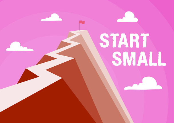 Sign display Start Small, Business overview Small medium entrestart up Επιχειρηματικότητα Βουνό με υψηλό δρόμο που συμβολίζει την επίτευξη των στόχων με επιτυχία. - Φωτογραφία, εικόνα