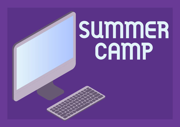 Yaz kampı kavramsal manşeti, iş yaklaşımı yaz boyunca çocuklar ve gençler için denetimli program. Meslektaşlar arasındaki çevrimiçi bağlantıyı sembolize eden klavye ile monitör. - Fotoğraf, Görsel