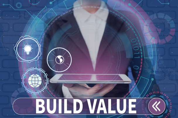 Szöveg jel mutatja Build Value, Üzleti áttekintés elég hatékony ahhoz, hogy ez lesz a nyereség után költség Lady öltöny gazdaság elektromos tabletta bemutató innovatív gondolkodás. - Fotó, kép
