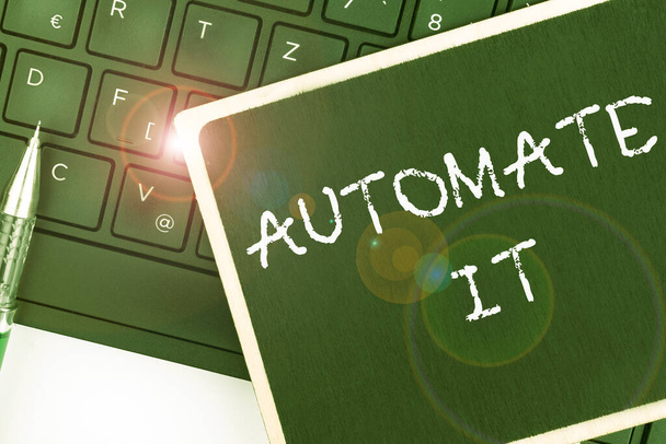 Automate It 'i gösteren bir imza, iş genel görünümü dönüşüm süreci veya otomatik ekipman kullanılacak bir tesis. Bilgisayar Klavyesi ve Sembol. İletişim için Bilgi Ortamı. - Fotoğraf, Görsel
