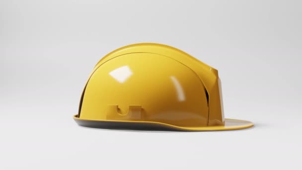 白の背景に360度の角度を回転黄色のハード帽子の建設ヘルメットの動きをシームレスにループ。ビジネスと産業の安全コンセプト。4Kフッテージビデオモーショングラフィックス - 映像、動画