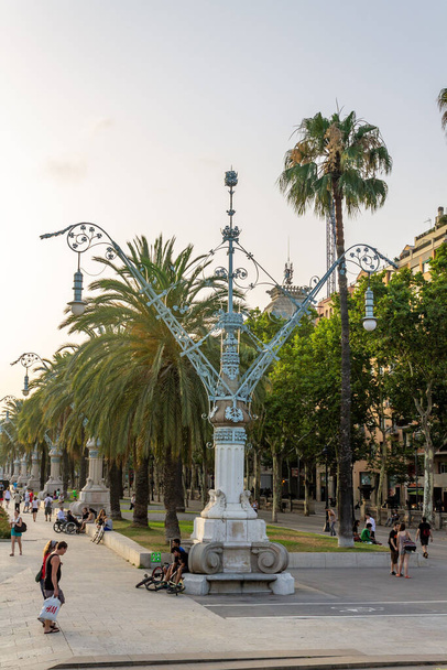 A modern statue in the Promenade Passeig de Lluis Companys, Barcelona, Spain - Фото, зображення