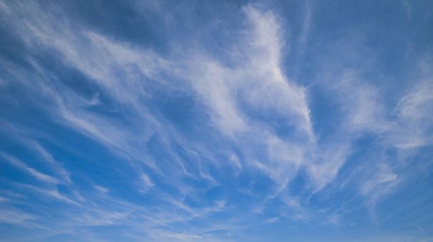 beautiful blue sky with a few bubbles - Фото, зображення