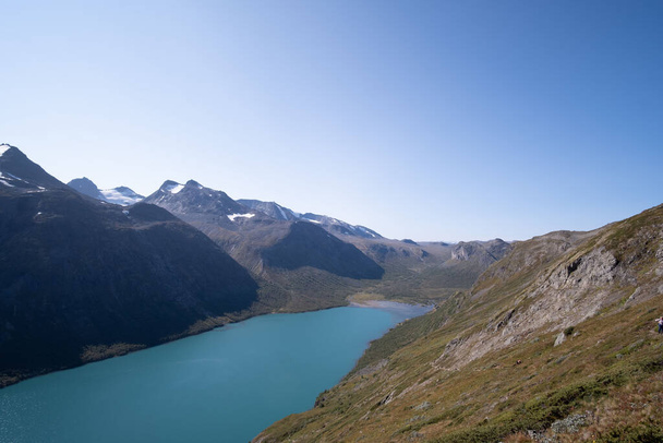 Las montañas y el paisaje alrededor de Besseggen y Jotunheimen en Noruega - Foto, imagen
