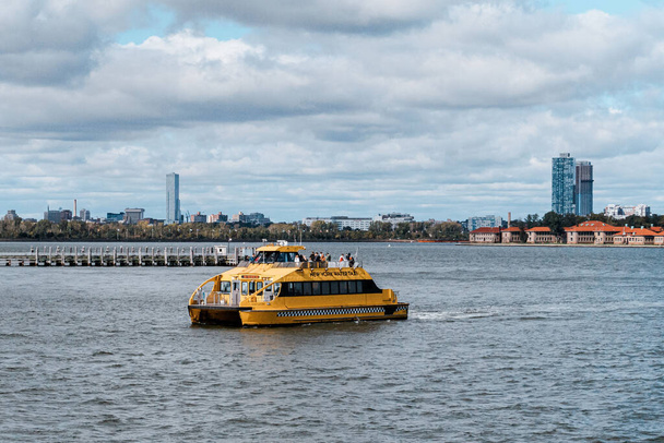 A beautiful shot of a yellow water taxi on duty in New York City on a cloudy day - Fotografie, Obrázek