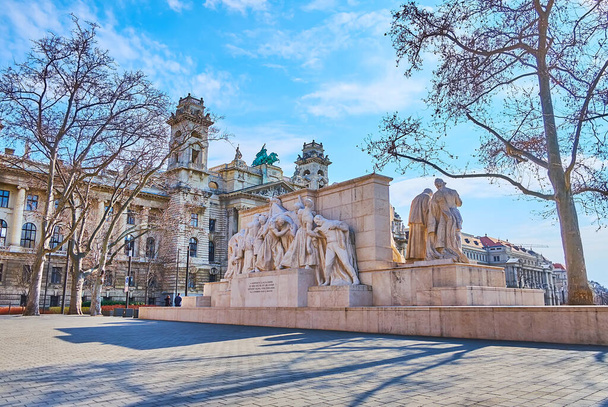 The big sculptural group of Kossuth Memorial on Lajos Kossuth Square, Budapest, Hungary - Photo, Image