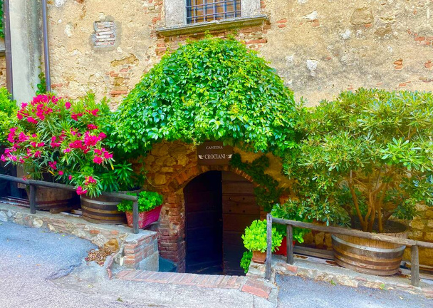 Чарівне середньовічне місто Монтепульчано в Тоскані. - Фото, зображення