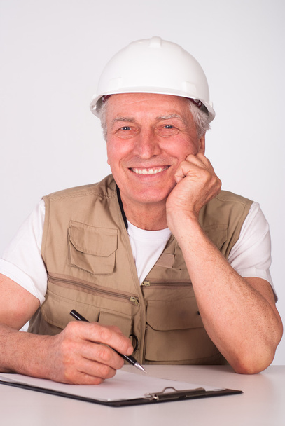 Senior builder sitting - Valokuva, kuva