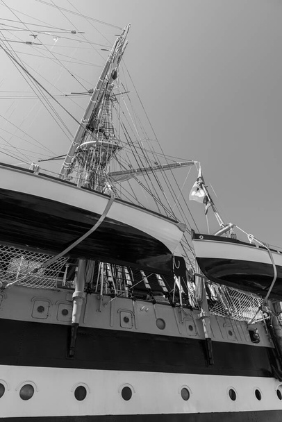 Die Amerigo Vespucci ist ein Segelschiff der Marine, gebaut als Schulungsschiff für die Ausbildung von Offizierskadetten der normalen Rollen der Marineakademie. - Foto, Bild
