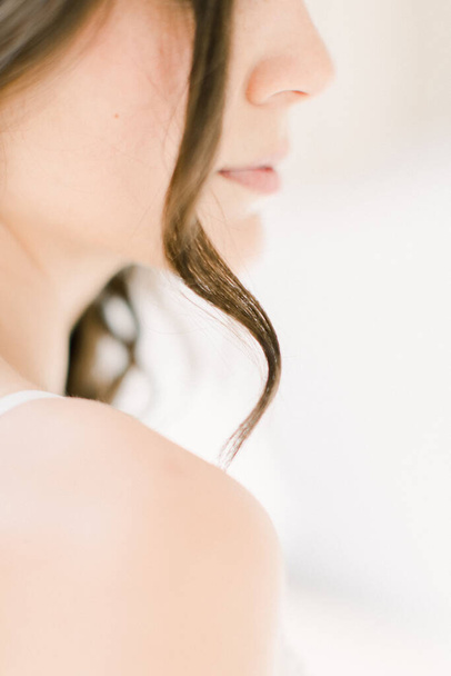 A vertical closeup shot of the hair of the bride for the wedding - 写真・画像