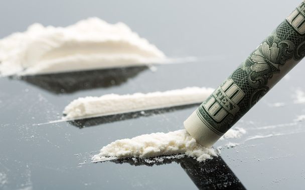 Cocaina e banconota da 10 dollari
 - Foto, immagini